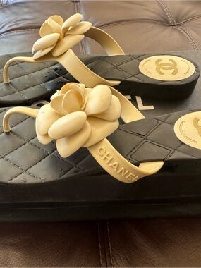 CHANEL Black Quilted Sandals with Cream Camellia Detail size 39